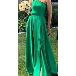 Sherri Hill Elegant Green One-Shoulder Dress